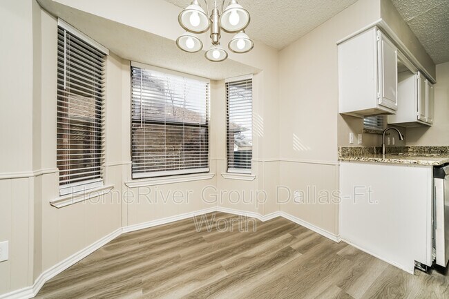 Building Photo - 2016 Verlaine Dr