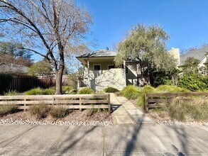 Building Photo - 1340 Pine St