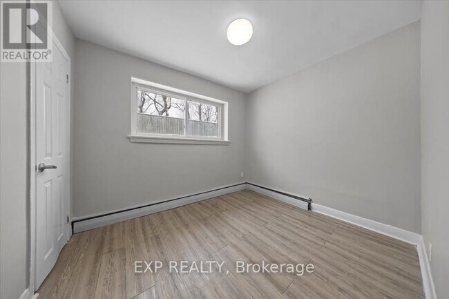 Building Photo - 1435 Morisset Ave