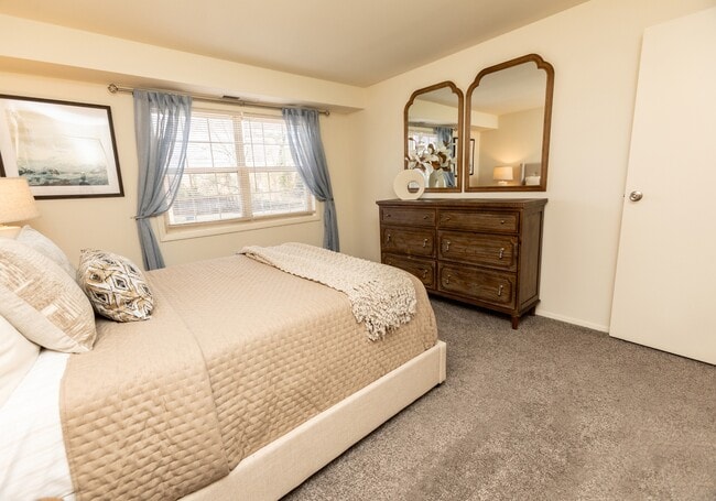 Traditional bedroom at Seminary Roundtop Apartments in Lutherville-Timonium - Seminary Roundtop Apartments