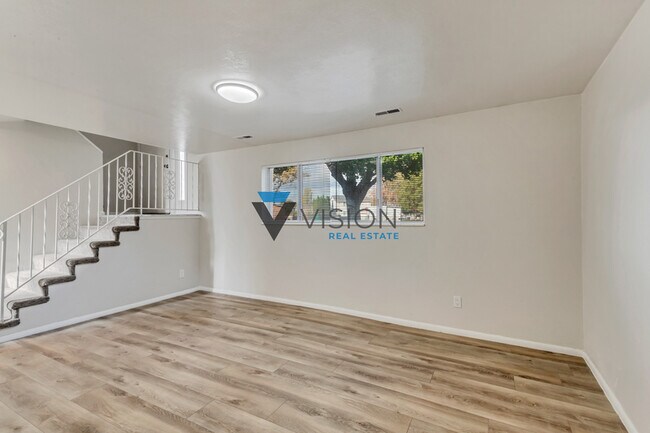 Building Photo - 30 E 925 N