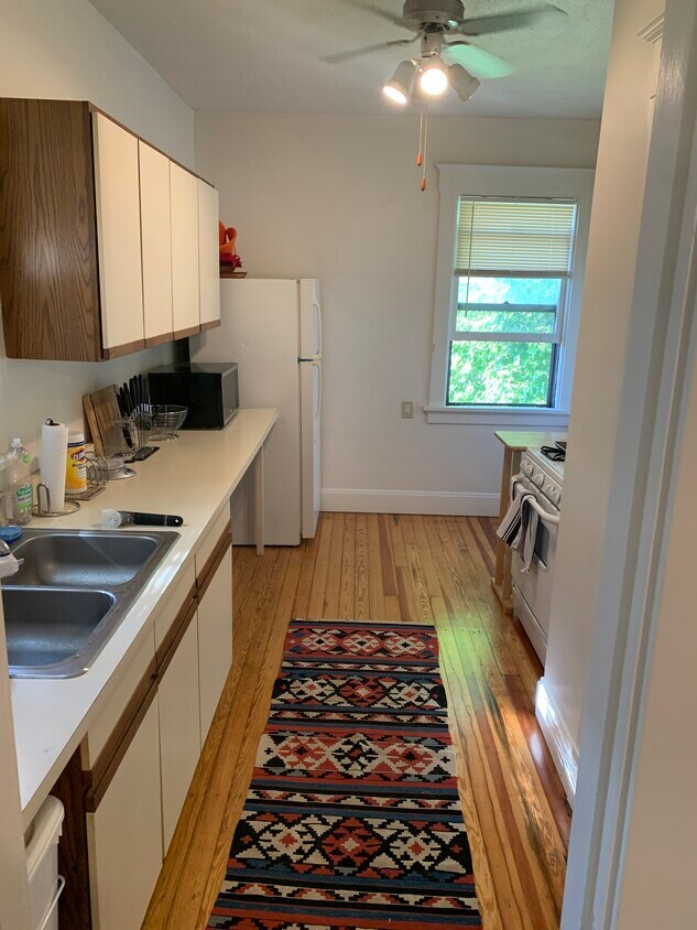 Kitchen - 3402 Brotherton Rd