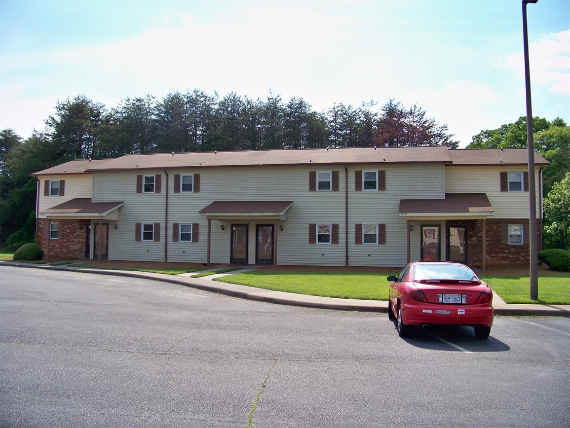 503 Old Timber Rd SE Unit 503, WinstonSalem, NC 27101 Room for Rent in WinstonSalem, NC