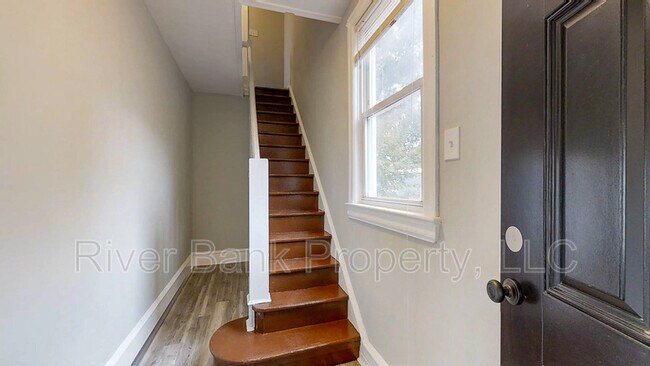 Foto del edificio - 702 Parry Ave