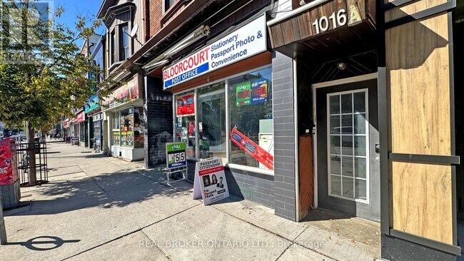 Photo du bâtiment - 1016 Bloor St W