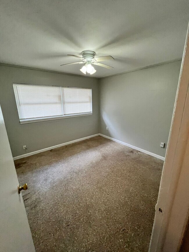 Foto del edificio - Simple & small 2BR Duplex