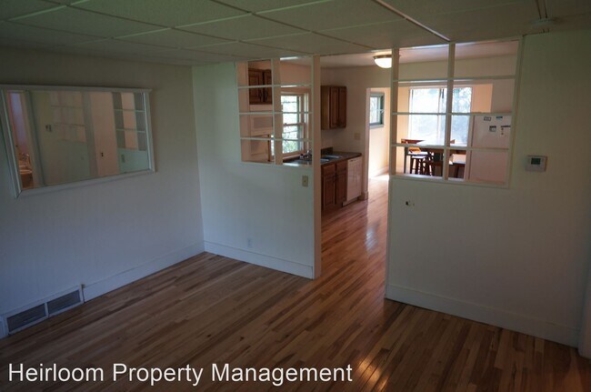 Building Photo - 3 br, 2 bath House - 1426 E 4th St.