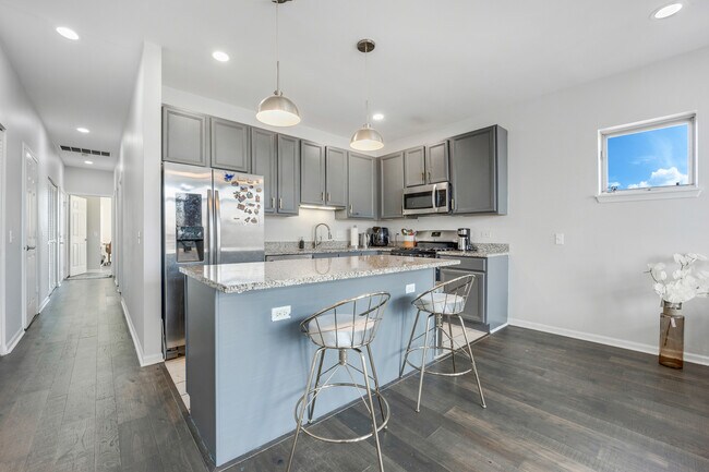 Foto del edificio - 947 W 14th Pl