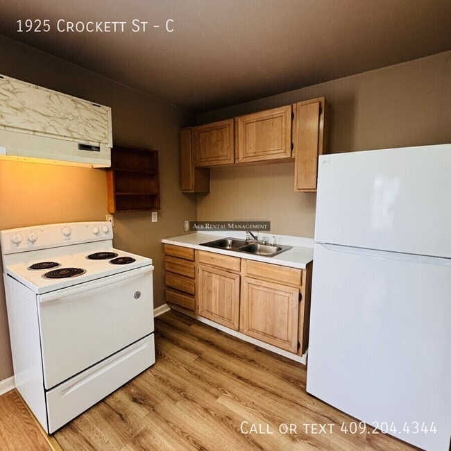 Building Photo - 1925 Crockett St