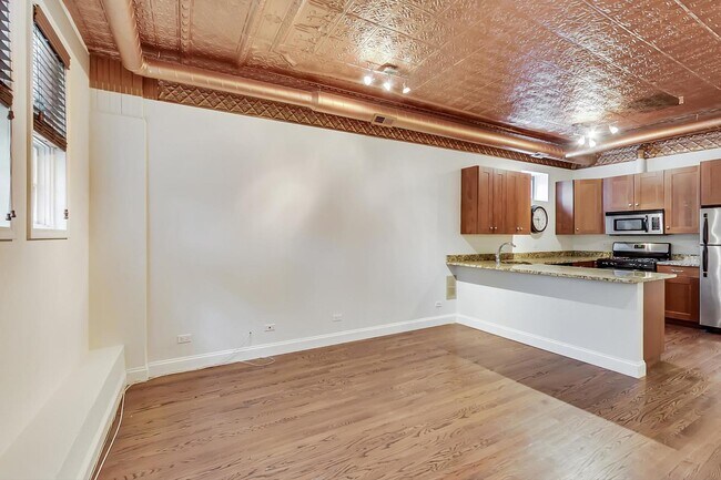 Building Photo - 3212 N Ravenswood Ave