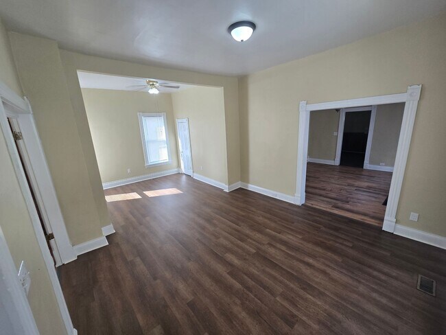 Building Photo - 2 Bedroom