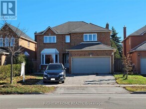 Building Photo - 1080 Glenashton Dr