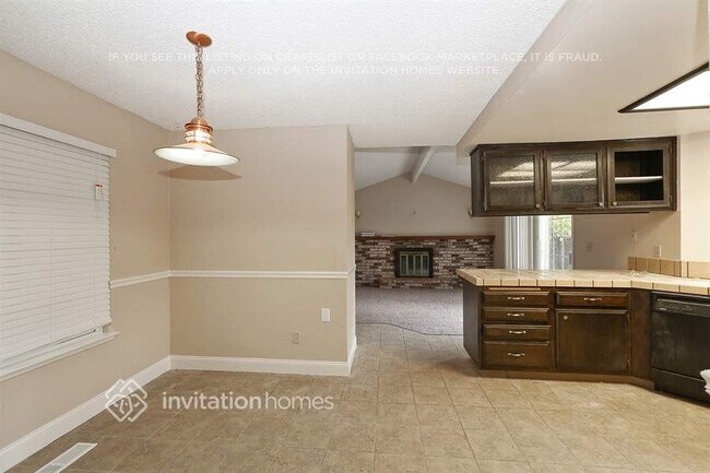 Foto del edificio - 962 Almond Dr