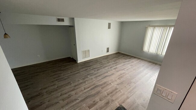 Building Photo - 50 E Blackwell St