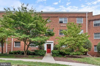 Building Photo - 1732 W Abingdon Dr