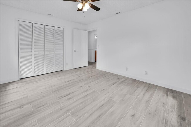 Foto del edificio - 7619 Silver Woods Ct