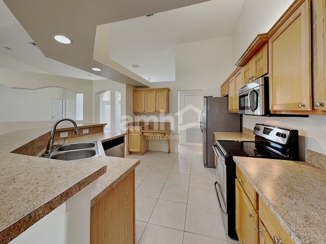 Building Photo - 5731 NW Zenith Dr