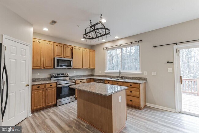 Building Photo - 2602 Streamview Dr