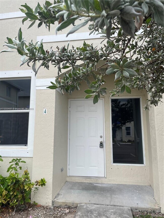 Foto del edificio - 835 NE 212th Terrace