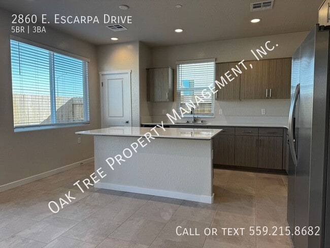 Building Photo - 2860 E Escarpa Dr