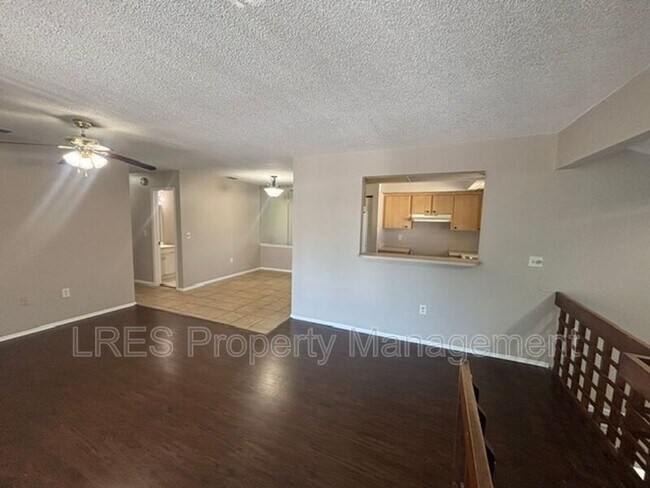 Foto del edificio - 4564 Pheasant Run Dr