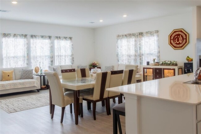 Building Photo - 1404 Aquilla Dr