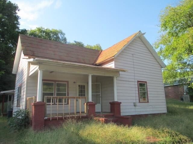 Primary Photo - 413 Sweetwater Ave
