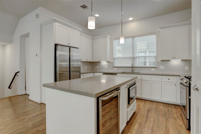 Foto del edificio - 954 W 18th St