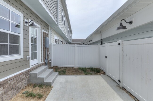 Building Photo - 1005 Milson Ln