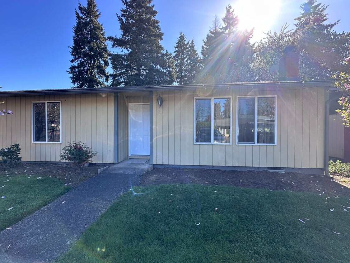 Foto principal - Charming 2 bdrm, 1 bath in Maplewood Neigh...