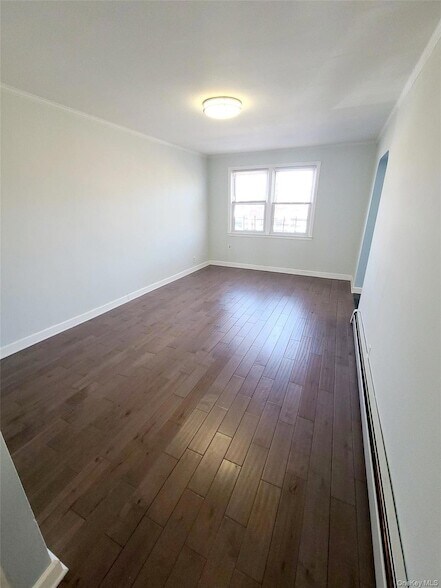 Foto del edificio - 67-49 Juno St