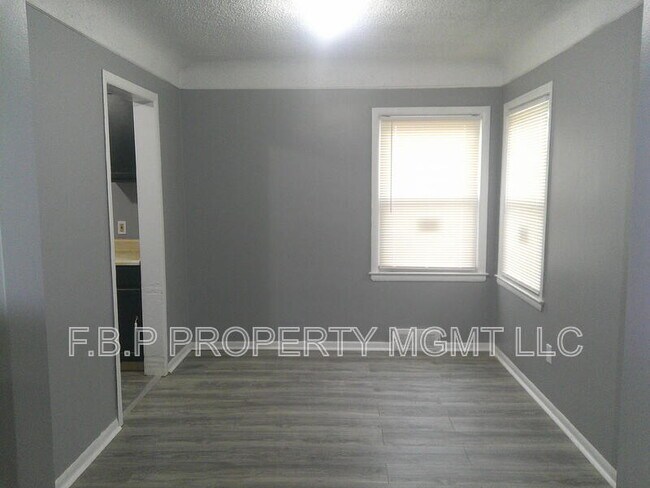 Building Photo - 18545 Riverview St