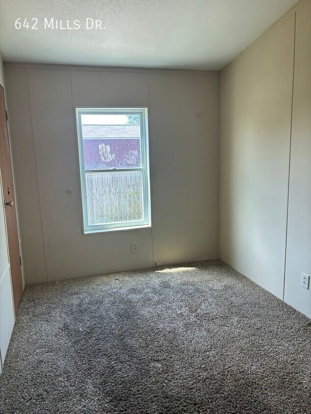 Foto del edificio - 642 N Mills Dr