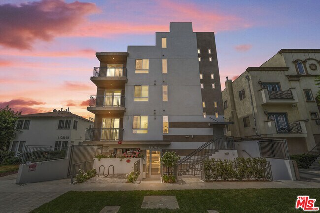 Foto del edificio - 11042 La Maida St