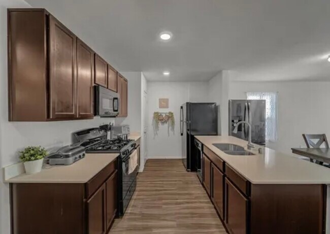 Foto del edificio - 5689 McClelland St