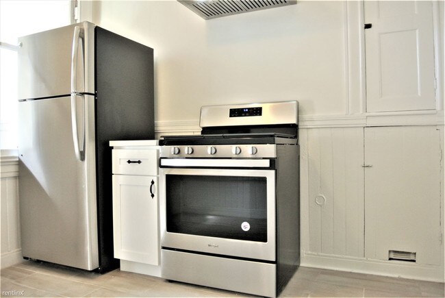 Foto del edificio - 1 br, 1 bath  - 827 14th St Apt C Apt C