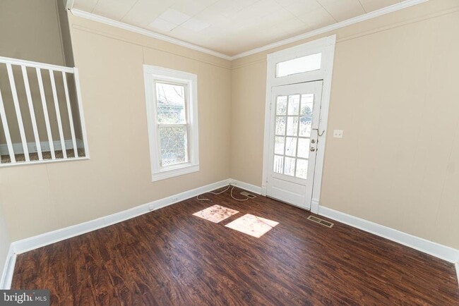 Building Photo - 915 N Division St