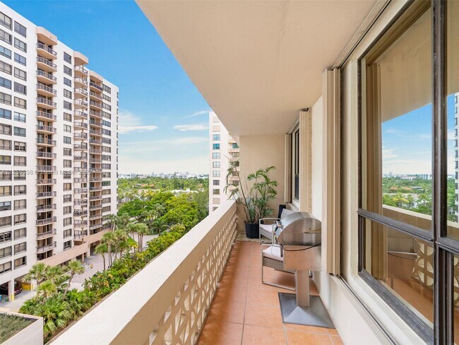 Building Photo - 10185 Collins Ave