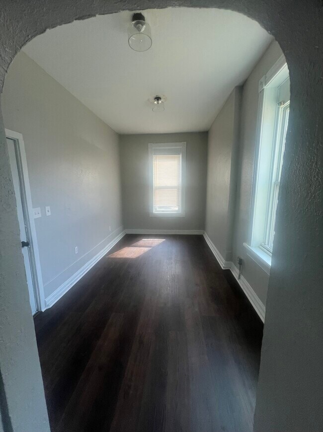 Foto del edificio - 3016 California Ave