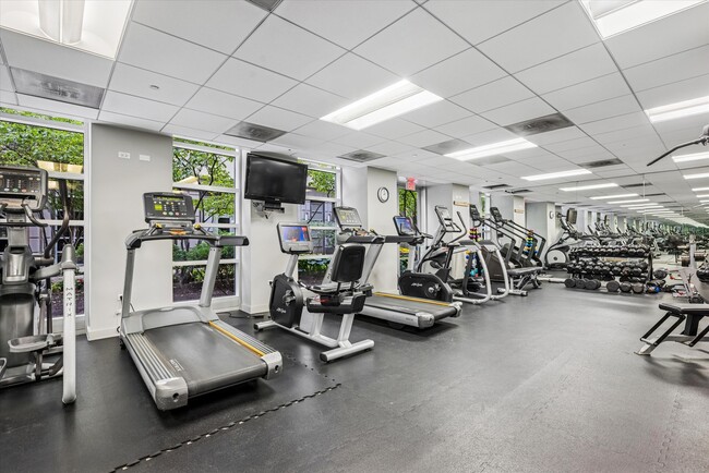 Building Photo - 720 N Larrabee St