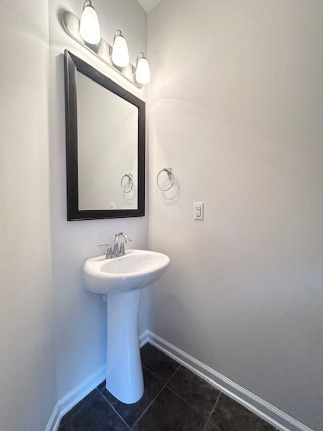 Foto del edificio - THE PERFECT LOCATION IN WEST COLUMBIA'S BR...