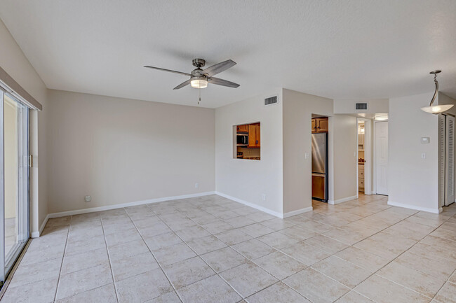 Foto del edificio - 124 Shore Ct