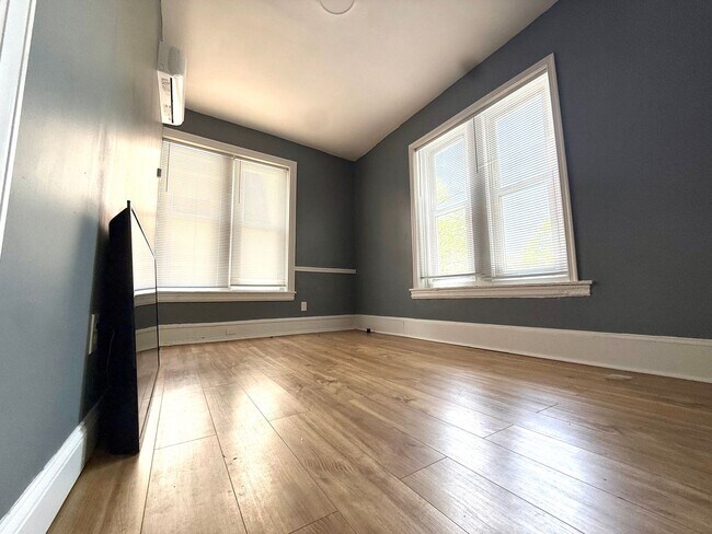 Foto del edificio - 4618 Wayne Ave