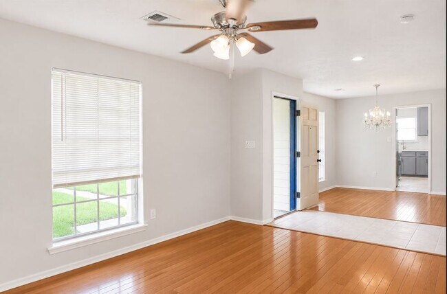 Building Photo - 12035 Barrett Brae Dr