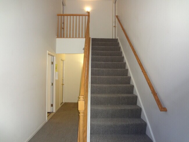 Foto del edificio - 1127 N Red Oak Cir