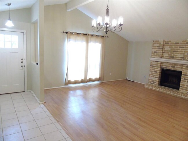 Building Photo - 11108 Applewood Dr