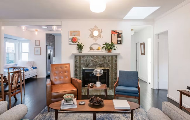 Building Photo - 829 Superba Ave