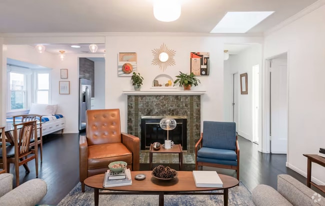 Building Photo - 829 Superba Ave