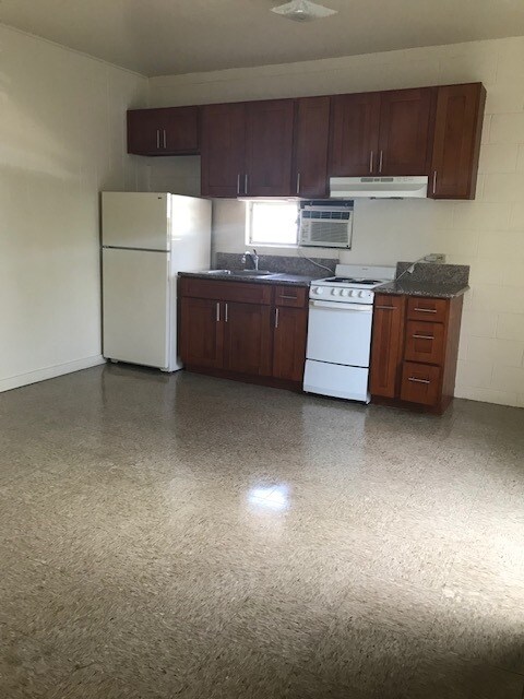 kitchen/living - 3422 Waialae Ave