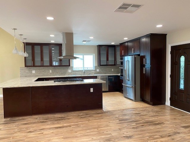 Foto del edificio - 6657 Enfield Ave